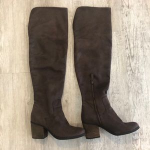 Women’s 7.5 heeled, over the knee boots